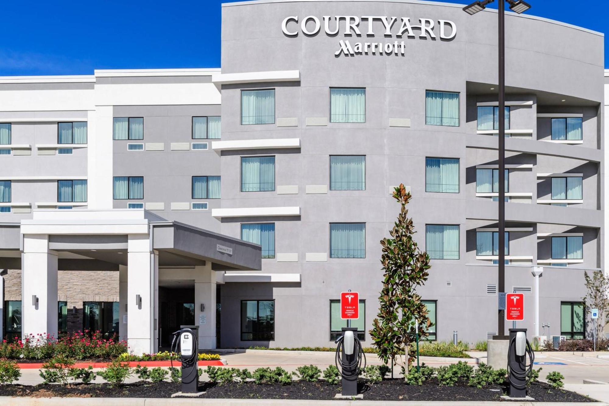 Courtyard By Marriott Лейк-Джексон Экстерьер фото